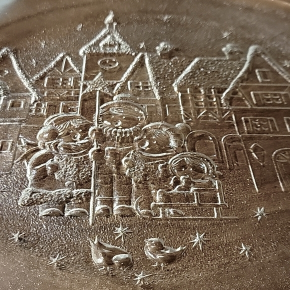 Vtg Snowman Village Christmas Snowflakes Birds Heavy Textured Glass Plate Cookie - Picture 3 of 3